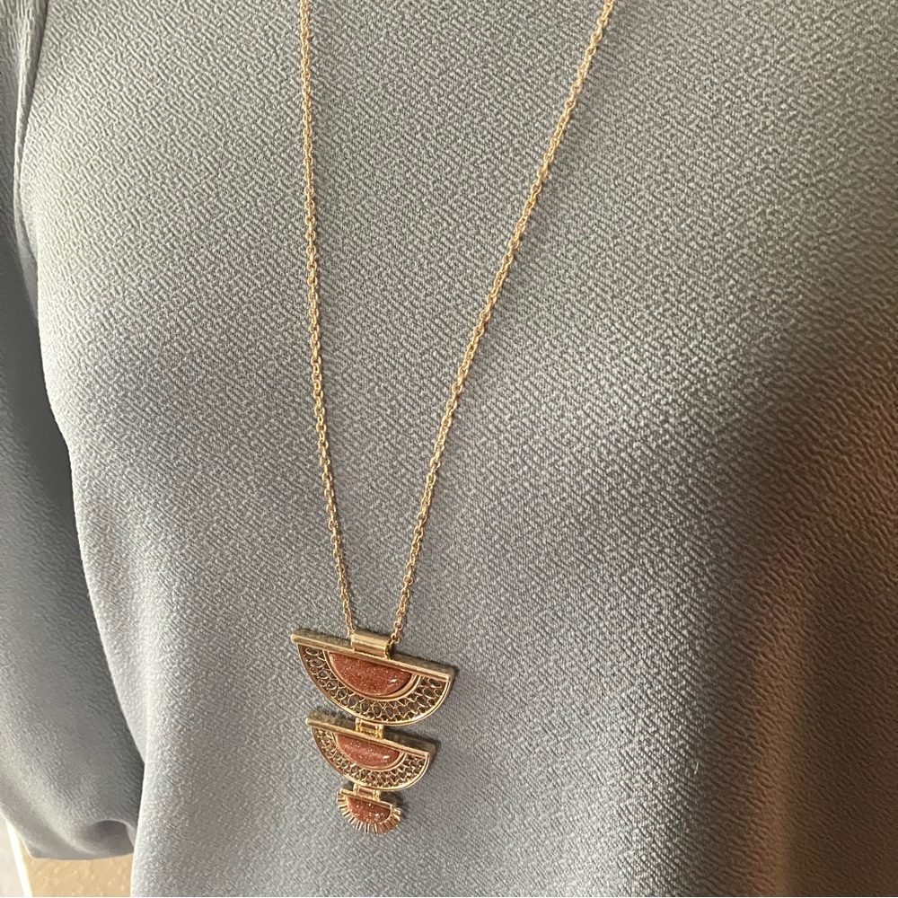 Three tiered gold pendant necklace